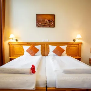 Manzard Panzio Bed & Breakfast