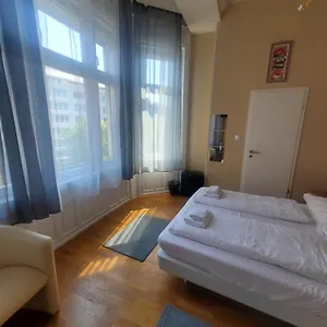 Treestyle Deluxe Bed & Breakfast